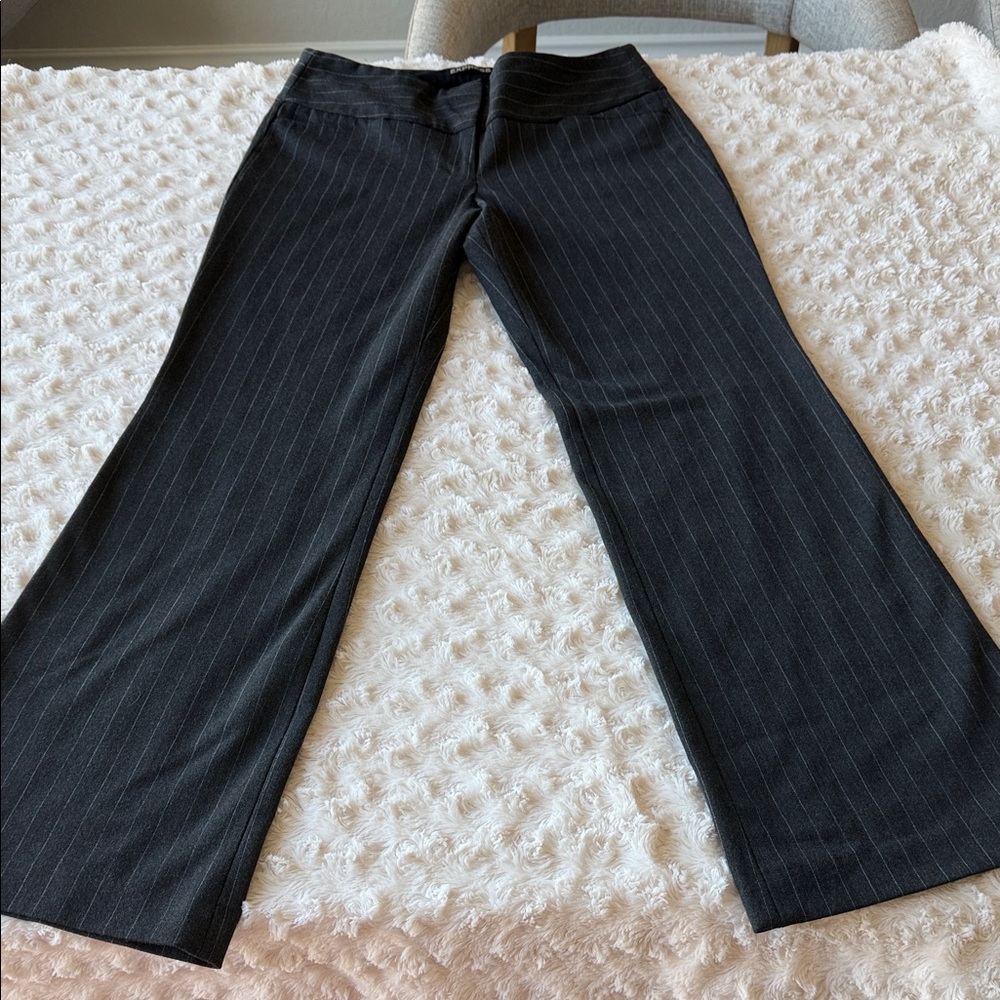 🔥EXPRESS WOMEN’S SLACKS🔥 Editor pinstripe slacks size 2s